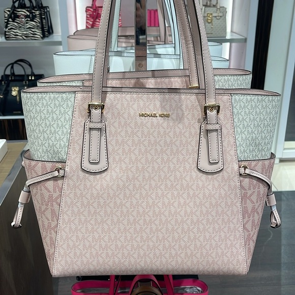 Michael Kors Handbags - Michael Kors Voyager Lg Color-Block Signature Logo Tote Bag
Powder Blush Multi